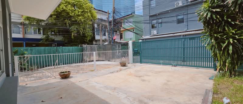 บ้านสาทร ซอย9 ให้เช่า 2 หลัง 3ห้องนอน 3ห้องน้ำ, กรุงเทพ, สาทร 9, ยานนาวา, สาทร, กรุงเทพ, 390 ตร.ม., บ้านแฝด ให้เช่า, โดย สุรศักดิ์ สาโท, 500439320 - DDproperty.com