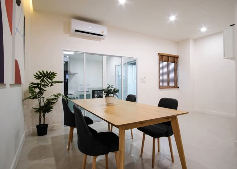 Baan Klang Muang British Town Srinakarin, Samut Prakan, Soi Baan Klang Muang British Town Srinakarin, Bang Kaeo, Bang Plee, Samut Prakan, 3 Bedrooms, 230 sqm, Townhouse For Rent, by Connex Property, 500439396 - DDproperty.com