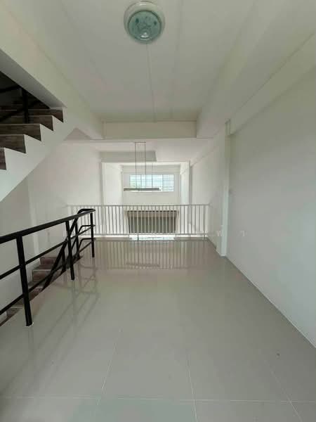 ให้เช่าอาคารพาณิชย์ 2 ชั้นครึ่่ง วังตาผิน ปลวกแดง ระยอง, ระยอง, ปลวกแดง, ระยอง, 100 ตร.ม., ตึกแถว-อาคารพาณิชย์ ให้เช่า, โดย ดุสิต แสงฟ้า, 500439427 - DDproperty.com
