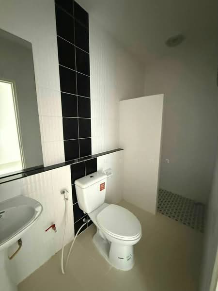 ให้เช่าอาคารพาณิชย์ 2 ชั้นครึ่่ง วังตาผิน ปลวกแดง ระยอง, Rayong, Pluak Daeng, Rayong, , 100 sqm, Shophouse For Rent, by Dusit Saengfa, 500439427 - DDproperty.com