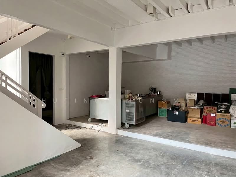 For Rent: Standalone with parking in Phrom Phong BTS Walk Distance Ideal for Restaurant Cafe, Bangkok, Khong Tan, Khlong Toei, Bangkok, , 212 sqm, Retail Space For Rent, by Chutinun Mungmai, 500439458 - DDproperty.com