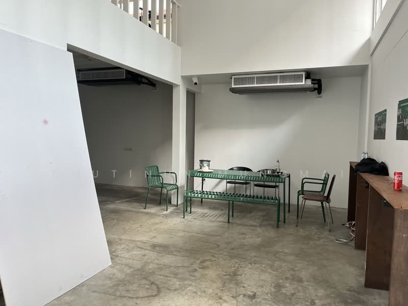 For Rent: Standalone with parking in Phrom Phong BTS Walk Distance Ideal for Restaurant Cafe, กรุงเทพ, คลองตัน, คลองเตย, กรุงเทพ, 212 ตร.ม., พื้นที่ขายของ ให้เช่า, โดย Chutinun Mungmai, 500439458 - DDproperty.com