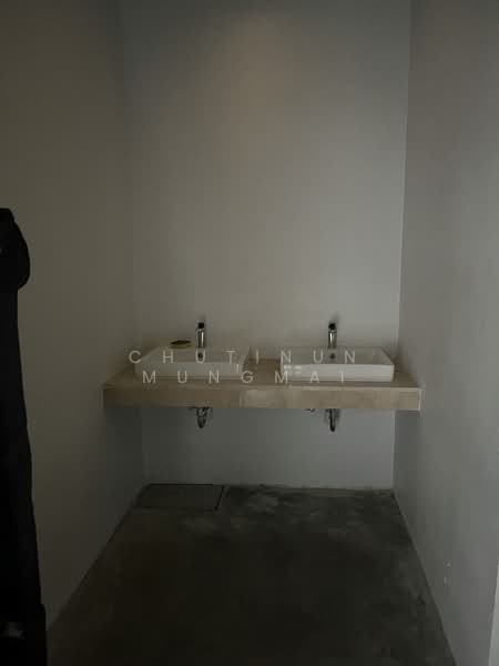 For Rent: Standalone with parking in Phrom Phong BTS Walk Distance Ideal for Restaurant Cafe, Bangkok, Khong Tan, Khlong Toei, Bangkok, , 212 sqm, Retail Space For Rent, by Chutinun Mungmai, 500439458 - DDproperty.com