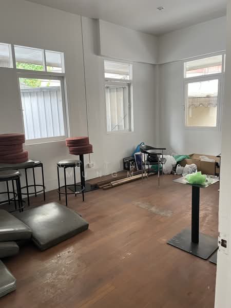 For Rent: Standalone with parking in Phrom Phong BTS Walk Distance Ideal for Restaurant Cafe, Bangkok, Khong Tan, Khlong Toei, Bangkok, , 212 sqm, Retail Space For Rent, by Chutinun Mungmai, 500439458 - DDproperty.com