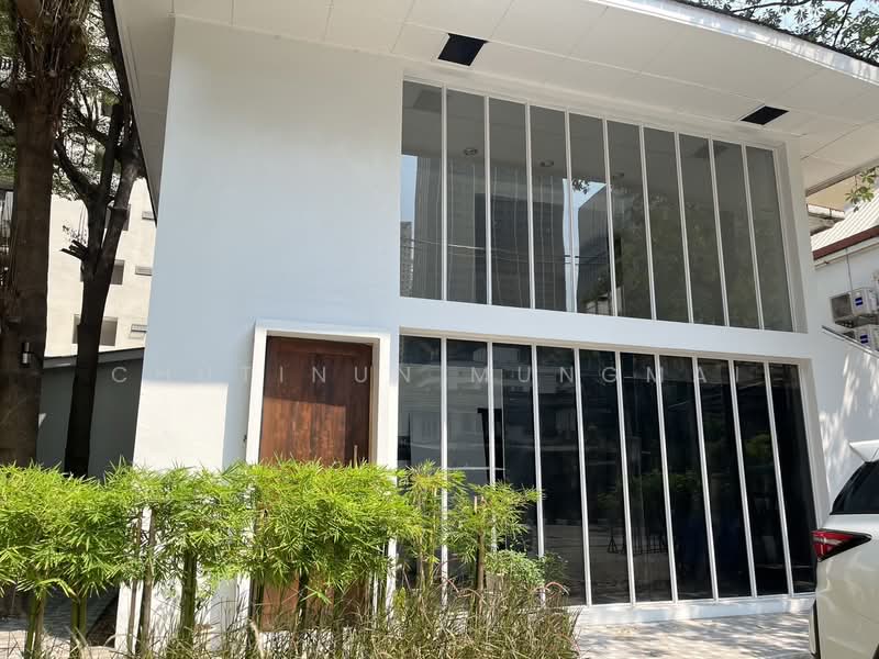 For Rent: Standalone with parking in Phrom Phong BTS Walk Distance Ideal for Restaurant Cafe, กรุงเทพ, คลองตัน, คลองเตย, กรุงเทพ, 212 ตร.ม., พื้นที่ขายของ ให้เช่า, โดย Chutinun Mungmai, 500439458 - DDproperty.com