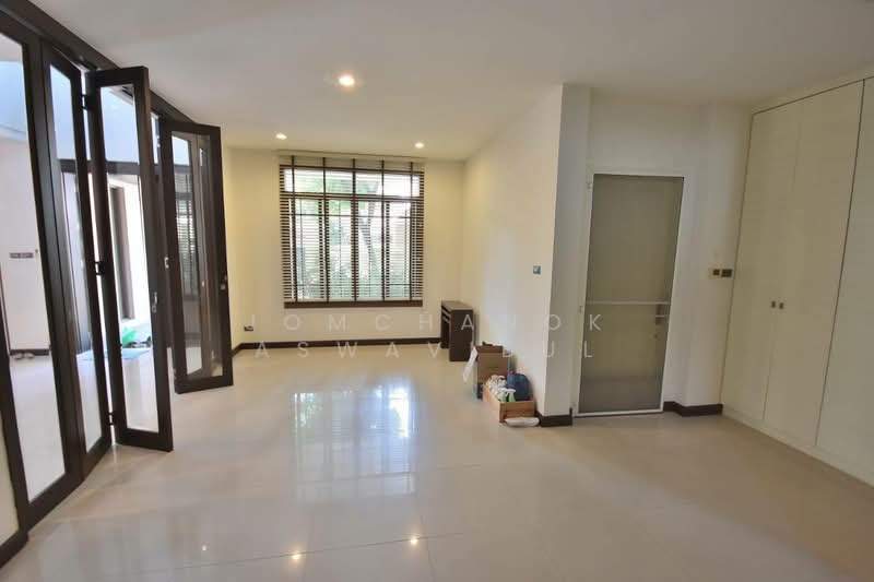 Narasiri Pattanakarn-Srinakarin, Bangkok, 878 Soi Srinakarin 20, Khlong Chan, Bang Kapi, Bangkok, 3 Bedrooms, 550 sqm, Single Detached House For Rent, by Jomchanok Aswavibul, 500439556 - DDproperty.com