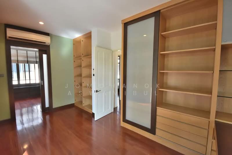 Narasiri Pattanakarn-Srinakarin, Bangkok, 878 Soi Srinakarin 20, Khlong Chan, Bang Kapi, Bangkok, 3 Bedrooms, 550 sqm, Single Detached House For Rent, by Jomchanok Aswavibul, 500439556 - DDproperty.com