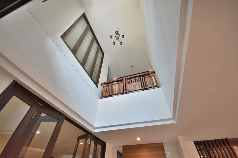Narasiri Pattanakarn-Srinakarin, Bangkok, 878 Soi Srinakarin 20, Khlong Chan, Bang Kapi, Bangkok, 3 Bedrooms, 550 sqm, Single Detached House For Rent, by Jomchanok Aswavibul, 500439556 - DDproperty.com