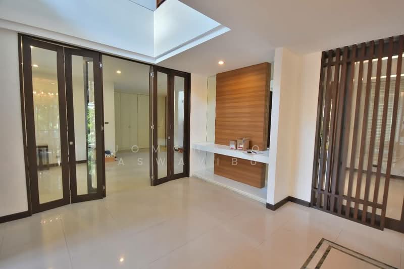 Narasiri Pattanakarn-Srinakarin, Bangkok, 878 Soi Srinakarin 20, Khlong Chan, Bang Kapi, Bangkok, 3 Bedrooms, 550 sqm, Single Detached House For Rent, by Jomchanok Aswavibul, 500439556 - DDproperty.com
