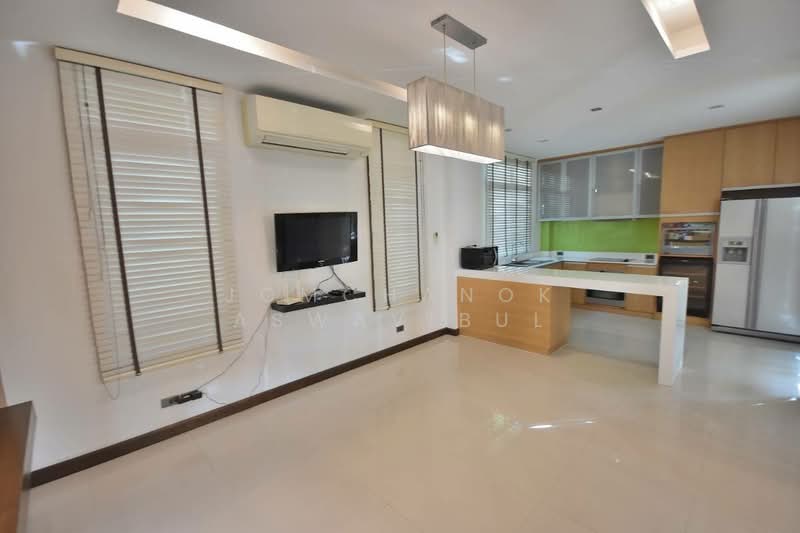 Narasiri Pattanakarn-Srinakarin, Bangkok, 878 Soi Srinakarin 20, Khlong Chan, Bang Kapi, Bangkok, 3 Bedrooms, 550 sqm, Single Detached House For Rent, by Jomchanok Aswavibul, 500439556 - DDproperty.com