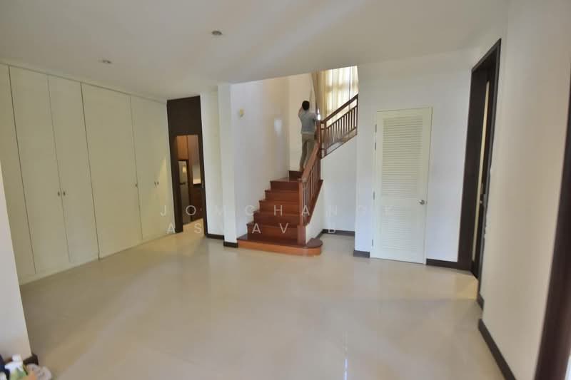 Narasiri Pattanakarn-Srinakarin, Bangkok, 878 Soi Srinakarin 20, Khlong Chan, Bang Kapi, Bangkok, 3 Bedrooms, 550 sqm, Single Detached House For Rent, by Jomchanok Aswavibul, 500439556 - DDproperty.com