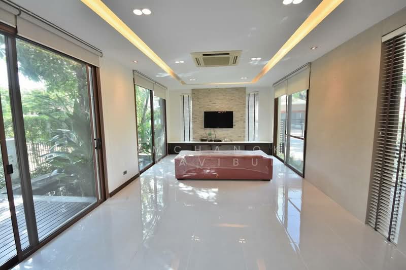 Narasiri Pattanakarn-Srinakarin, Bangkok, 878 Soi Srinakarin 20, Khlong Chan, Bang Kapi, Bangkok, 3 Bedrooms, 550 sqm, Single Detached House For Rent, by Jomchanok Aswavibul, 500439556 - DDproperty.com