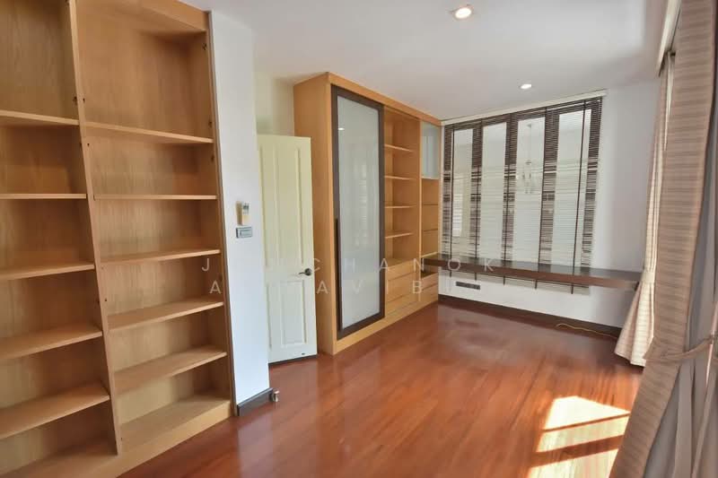 Narasiri Pattanakarn-Srinakarin, Bangkok, 878 Soi Srinakarin 20, Khlong Chan, Bang Kapi, Bangkok, 3 Bedrooms, 550 sqm, Single Detached House For Rent, by Jomchanok Aswavibul, 500439556 - DDproperty.com