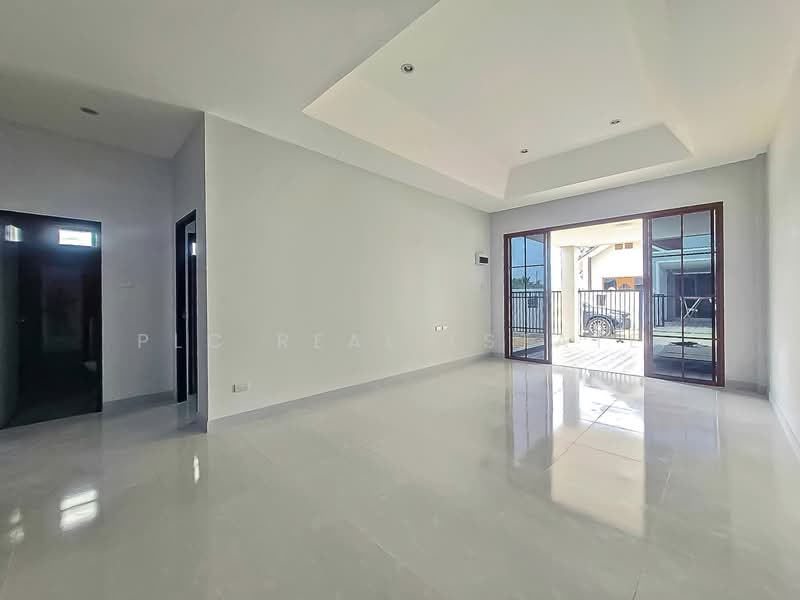 Luxury Nordic Modern House for Sale Nong Prue East Pattaya, Chon Buri (Pattaya), Bang Lamung, Bang Lamung (Pattaya), Chon Buri (Pattaya), 2 Bedrooms, 160 sqm, Semi-Detached House (Twin House) For Sale, by PLC Real Estate, 500439574 - DDproperty.com