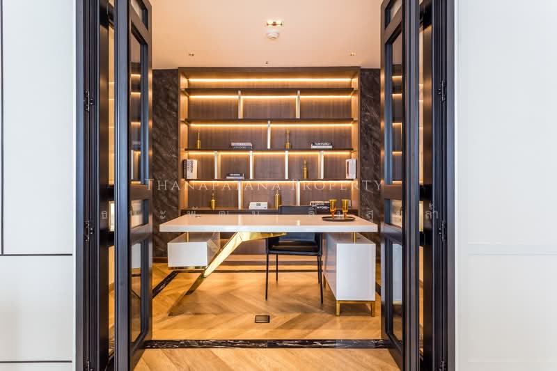 Domus 16, Bangkok, 19 Soi Sukhumvit 16, Khlong Toei, Bangkok, 3 Bedrooms, 167 sqm, Condo For Sale, by Thanapatana Limsouklam, 500439695 - DDproperty.com