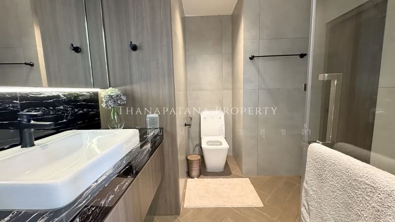 Domus 16, Bangkok, 19 Soi Sukhumvit 16, Khlong Toei, Bangkok, 3 Bedrooms, 167 sqm, Condo For Rent, by Thanapatana Limsouklam, 500439696 - DDproperty.com