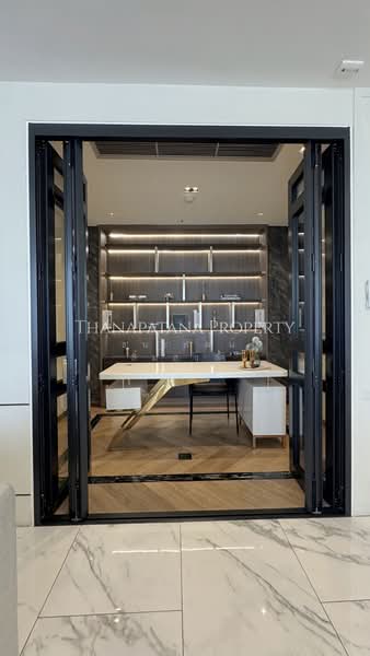 Domus 16, Bangkok, 19 Soi Sukhumvit 16, Khlong Toei, Bangkok, 3 Bedrooms, 167 sqm, Condo For Rent, by Thanapatana Limsouklam, 500439696 - DDproperty.com