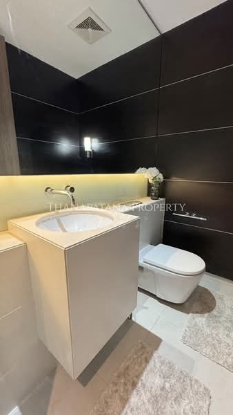 Domus 16, Bangkok, 19 Soi Sukhumvit 16, Khlong Toei, Bangkok, 3 Bedrooms, 167 sqm, Condo For Rent, by Thanapatana Limsouklam, 500439696 - DDproperty.com