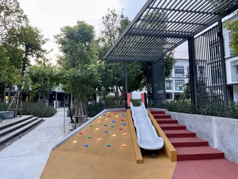 Lumpini Townplace Sukhumvit-Srinakarin, Samut Prakan, Samrong Nua, Muang Samut Prakarn, Samut Prakan, 3 Bedrooms, 158 sqm, Semi-Detached House (Twin House) For Sale, by Rachanee Saengkrajai, 500439718 - DDproperty.com
