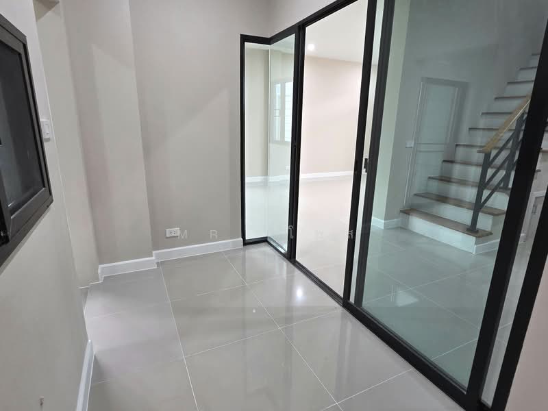 The Ricco Residence Wongwaen-Hathairat : เดอะริคโค้ เรสซิเดนซ์ วงแหวนฯ-หทัยราษฎร์, กรุงเทพ, ถนนไทยรามัญ, สามวาตะวันตก, คลองสามวา, กรุงเทพ, 218 ตร.ม., บ้านเดี่ยว ขาย, โดย Mr. โพส, 500439842 - DDproperty.com