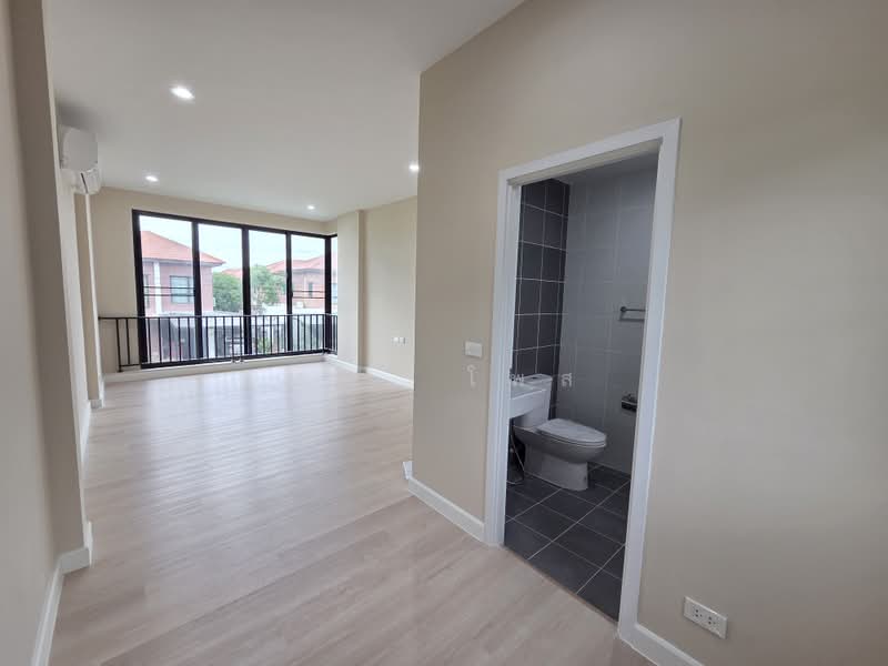 The Ricco Residence Wongwaen-Hathairat : เดอะริคโค้ เรสซิเดนซ์ วงแหวนฯ-หทัยราษฎร์, กรุงเทพ, ถนนไทยรามัญ, สามวาตะวันตก, คลองสามวา, กรุงเทพ, 218 ตร.ม., บ้านเดี่ยว ขาย, โดย Mr. โพส, 500439842 - DDproperty.com