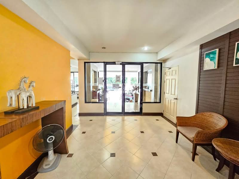 Saengduen Dormitory, Chiang Mai, Chang Phuak, Muang Chiang Mai, Chiang Mai, 10+ Bedrooms, 444 sqm, Townhouse For Sale, by Nakornpong Chuenjit, 500439951 - DDproperty.com