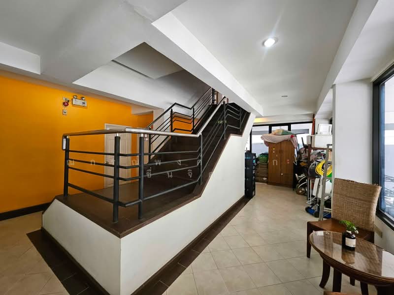 Saengduen Dormitory, Chiang Mai, Chang Phuak, Muang Chiang Mai, Chiang Mai, 10+ Bedrooms, 444 sqm, Townhouse For Sale, by Nakornpong Chuenjit, 500439951 - DDproperty.com