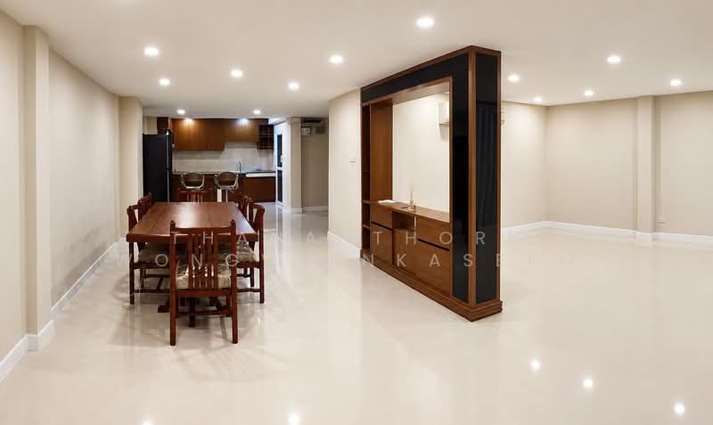 Ekkamai Townhome for rent, Bangkok, Khlong Tan Nua, Watthana, Bangkok, 3 Bedrooms, 350 sqm, Townhouse For Rent, by Thananthorn Wongvarnkaseam, 500440061 - DDproperty.com