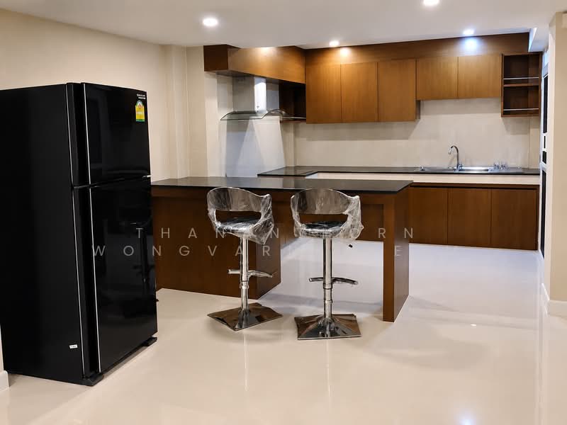 Ekkamai Townhome for rent, Bangkok, Khlong Tan Nua, Watthana, Bangkok, 3 Bedrooms, 350 sqm, Townhouse For Rent, by Thananthorn Wongvarnkaseam, 500440061 - DDproperty.com