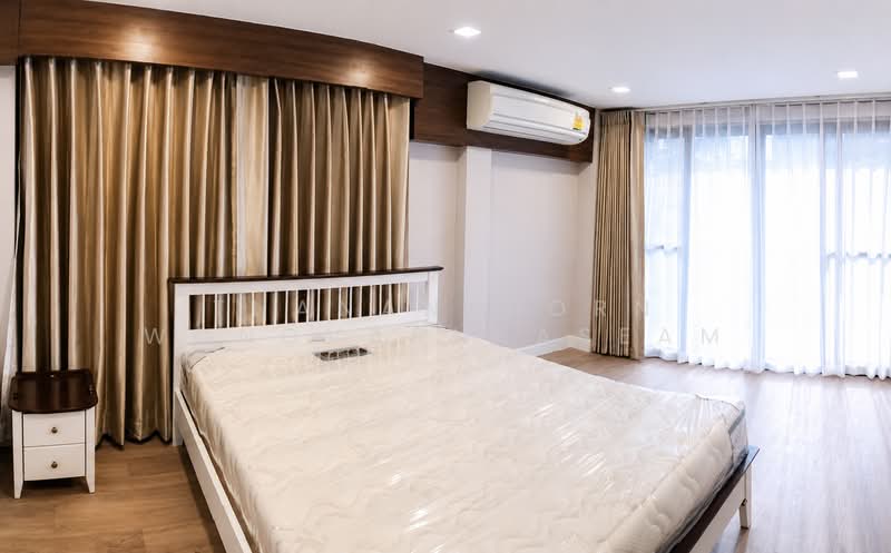 Ekkamai Townhome for rent, Bangkok, Khlong Tan Nua, Watthana, Bangkok, 3 Bedrooms, 350 sqm, Townhouse For Rent, by Thananthorn Wongvarnkaseam, 500440061 - DDproperty.com