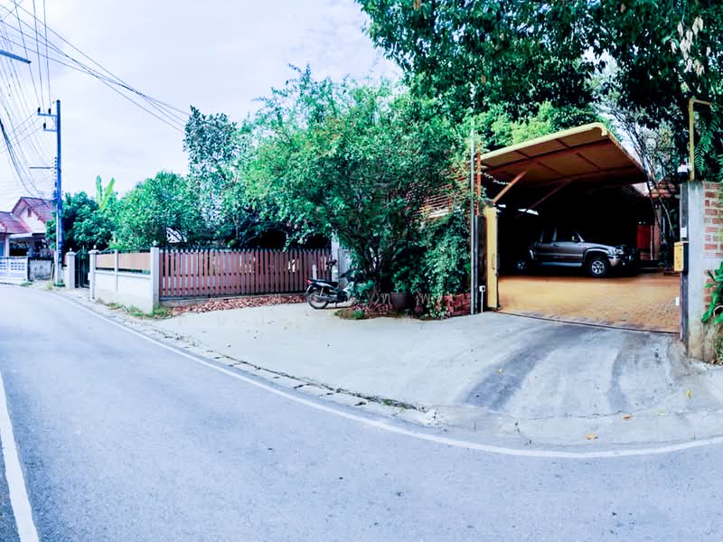 Luxury two-storey home with a private lift. 8.9M THB, ready to transfer, Chiang Mai, San Klang, San Kamphaeng, Chiang Mai, 3 Bedrooms, 300 sqm, Single Detached House For Sale, by พรเทพ ทัศน์ประเสริฐสิน, 500440169 - DDproperty.com