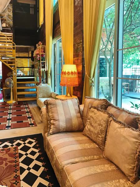 Luxury two-storey home with a private lift. 8.9M THB, ready to transfer, Chiang Mai, San Klang, San Kamphaeng, Chiang Mai, 3 Bedrooms, 300 sqm, Single Detached House For Sale, by พรเทพ ทัศน์ประเสริฐสิน, 500440169 - DDproperty.com