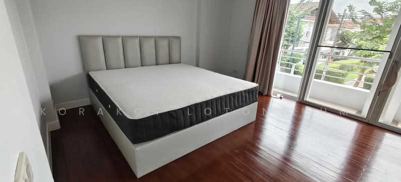 Bangkok Villa, Bangkok, Pradit Manutham Road, Wang Thonglang, Bangkok, 3 Bedrooms, 210 sqm, Single Detached House For Rent, by Korakot Lotongkum, 500440273 - DDproperty.com