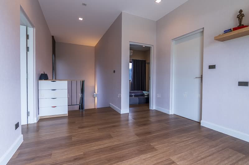 VENUE ID Petchkasem 81, Bangkok, Macharoen Road, Nong Kang Plu, Nong Khaem, Bangkok, 4 Bedrooms, 210 sqm, Single Detached House For Sale, by อดิเทพ ภระมรทัต, 500440295 - DDproperty.com