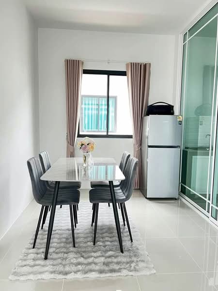 ให้เช่าบ้านเดี่ยว ม.เดอะวิลเลจ8 นิคมพัฒนา ระยอง, Rayong, Nikhom Pattana, Rayong, 2 Bedrooms, 100 sqm, Single Detached House For Rent, by Dusit Saengfa, 500440324 - DDproperty.com