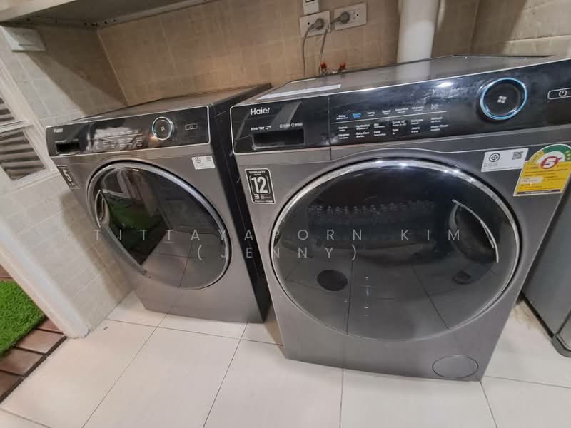 Baan Klang Krung Thonglor, Bangkok, 55 Soi Sukhumvit 55, Khlong Tan Nua, Watthana, Bangkok, 5 Bedrooms, 456 sqm, Townhouse For Rent, by Tittayaporn Kim (Jenny), 500440360 - DDproperty.com