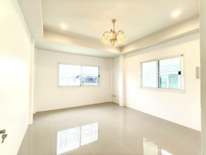 บ้านเดี่ยวสวยหรู พร้อมอยู่ ใกล้เดอะมอลล์บางกะปิ และสถานีรถไฟฟ้าลาดพร้าว 101 ลัดออกเลียบด่วนและเกษตรน, Bangkok, Khlong Chan, Bang Kapi, Bangkok, 5 Bedrooms, 260 sqm, Single Detached House For Sale, by คุณ วิญากร, 500440555 - DDproperty.com