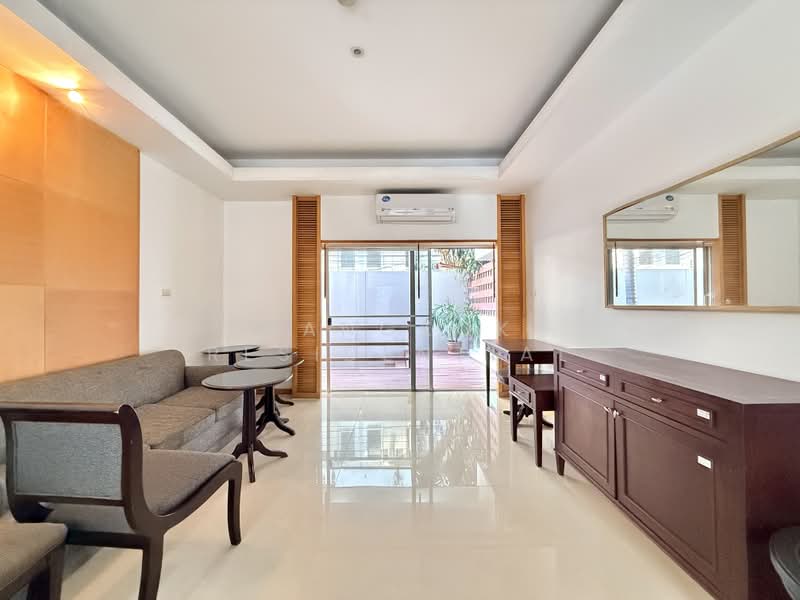 Esmeralda Apartments : เอสเมอรัลด้า อพาร์ทเม้นท์, กรุงเทพ, ซอยงามดูพลี ถนนพระราม 4, ทุ่งมหาเมฆ, สาทร, กรุงเทพ, 240 ตร.ม., อพาร์ทเมนท์ ให้เช่า, โดย Bangkok Residential, 500440714 - DDproperty.com