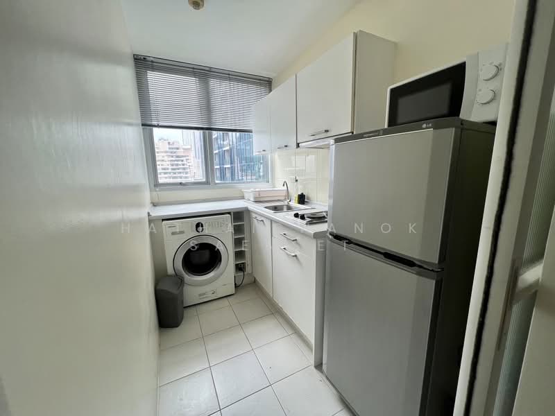 Life @ Sathorn 10, Bangkok, 48 Soi Sathorn 10, Sathorn Road, Silom, Bang Rak, Bangkok, 2 Bedrooms, 65 sqm, Condo For Rent, by Hathaichanok Saenset, 500440746 - DDproperty.com