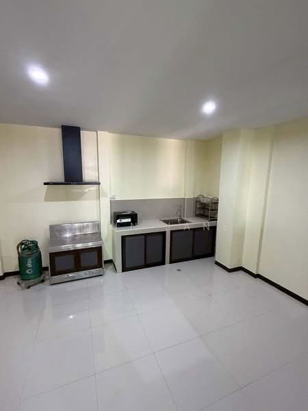 Townhouse for Rent Near BTS Udom Suk / BTS Punnawithi (SPSJP526), Bangkok, วชิรธรรม ซอย6, Bang Na Nuea, Bang Na, Bangkok, 2 Bedrooms, 160 sqm, Townhouse For Rent, by Khun Jane, 500440764 - DDproperty.com