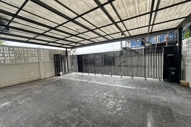 Britloft Kaset-Phahol, Bangkok, Soi Ladplakhao 34, Chorake Bua, Lat Phrao, Bangkok, 3 Bedrooms, 360 sqm, Townhouse For Sale, by สง่าชัย ไทรทองคำ, 500440814 - DDproperty.com