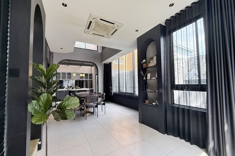 Britloft Kaset-Phahol, Bangkok, Soi Ladplakhao 34, Chorake Bua, Lat Phrao, Bangkok, 3 Bedrooms, 360 sqm, Townhouse For Sale, by สง่าชัย ไทรทองคำ, 500440814 - DDproperty.com