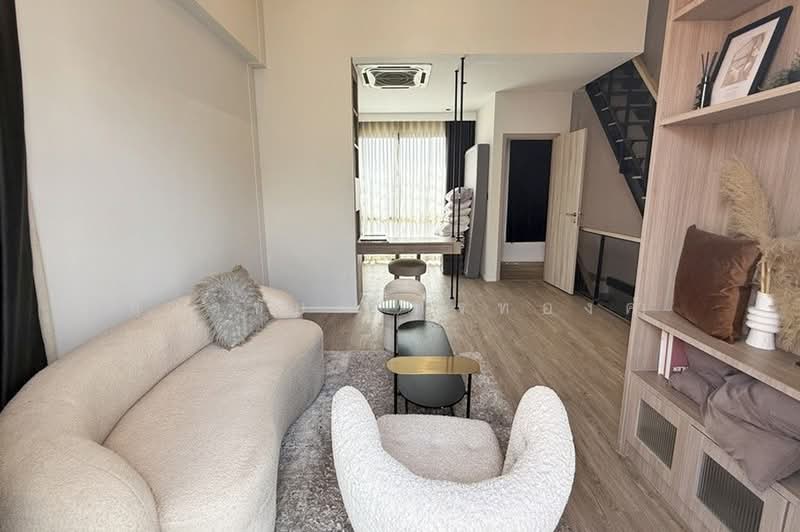 Britloft Kaset-Phahol, Bangkok, Soi Ladplakhao 34, Chorake Bua, Lat Phrao, Bangkok, 3 Bedrooms, 360 sqm, Townhouse For Sale, by สง่าชัย ไทรทองคำ, 500440814 - DDproperty.com