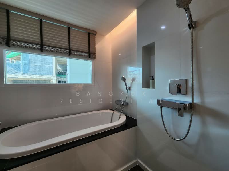 GM Residence, Bangkok, Soi Ekkamai 18, Khlong Tan Nua, Watthana, Bangkok, 3 Bedrooms, 220 sqm, Apartment For Rent, by Bangkok Residential, 500440841 - DDproperty.com