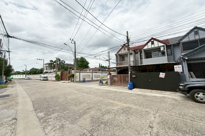 หมู่บ้านลานทอง, Nonthaburi, ถนนติวานนท์, Bang Phut, Pak Kret, Nonthaburi, 2 Bedrooms, 110 sqm, Townhouse For Sale, by คุณพลอย, 500440877 - DDproperty.com