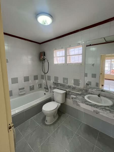Busarin Ramintra, Bangkok, Soi Phraya Suren 40, Sam Wa Tawan Tok, Khlong Sam Wa, Bangkok, 2 Bedrooms, 132 sqm, Townhouse For Sale, by Laphasrada Suebthai, 500440893 - DDproperty.com
