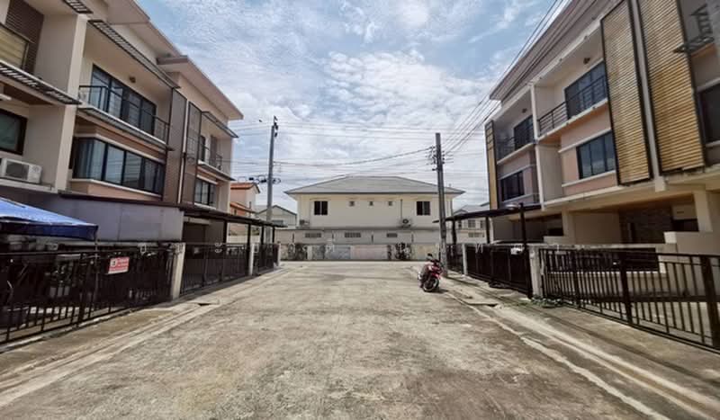 Infinity Townhome Baan Kluay-Sainoi, Nonthaburi, Ban Kluay-Sai Noi Road, Phimonrat, Bang Bua Thong, Nonthaburi, 3 Bedrooms, 160 sqm, Townhouse For Sale, by ชนะชาติ นนท์ตา, 500440977 - DDproperty.com