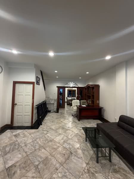 ทำเลซ.บรมราชชนนี 4 ใกล้เซ็นทรัลปิ่นเกล้า ให้เช่าทาวน์เฮ้าส์ 3 ชั้น บ้านพร้อมอยู่ ทำเลดี ทำออฟฟิศได้, Bangkok, บรมราชชนนี, Bang Bamru, Bang Phlat, Bangkok, 4 Bedrooms, 200 sqm, Townhouse For Rent, by บุษบา รัตนวงษ์ชัย, 500440981 - DDproperty.com