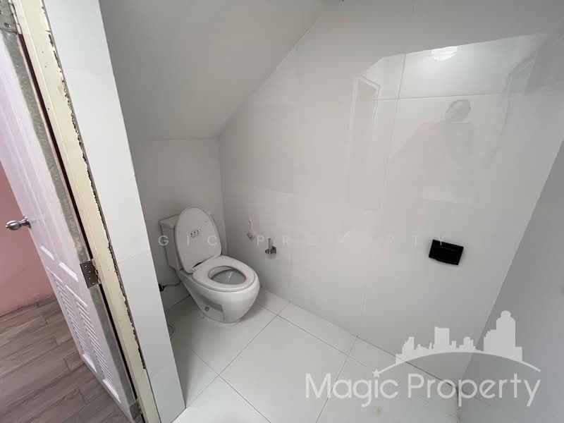 Park Avenue Ekkamai, Bangkok, Khlong Tan Nua, Watthana, Bangkok, , 280 sqm, Shophouse For Rent, by Magic Property, 500440997 - DDproperty.com