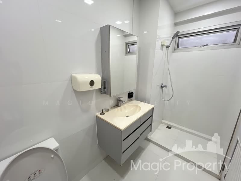 Park Avenue Ekkamai, Bangkok, Khlong Tan Nua, Watthana, Bangkok, , 280 sqm, Shophouse For Rent, by Magic Property, 500440997 - DDproperty.com